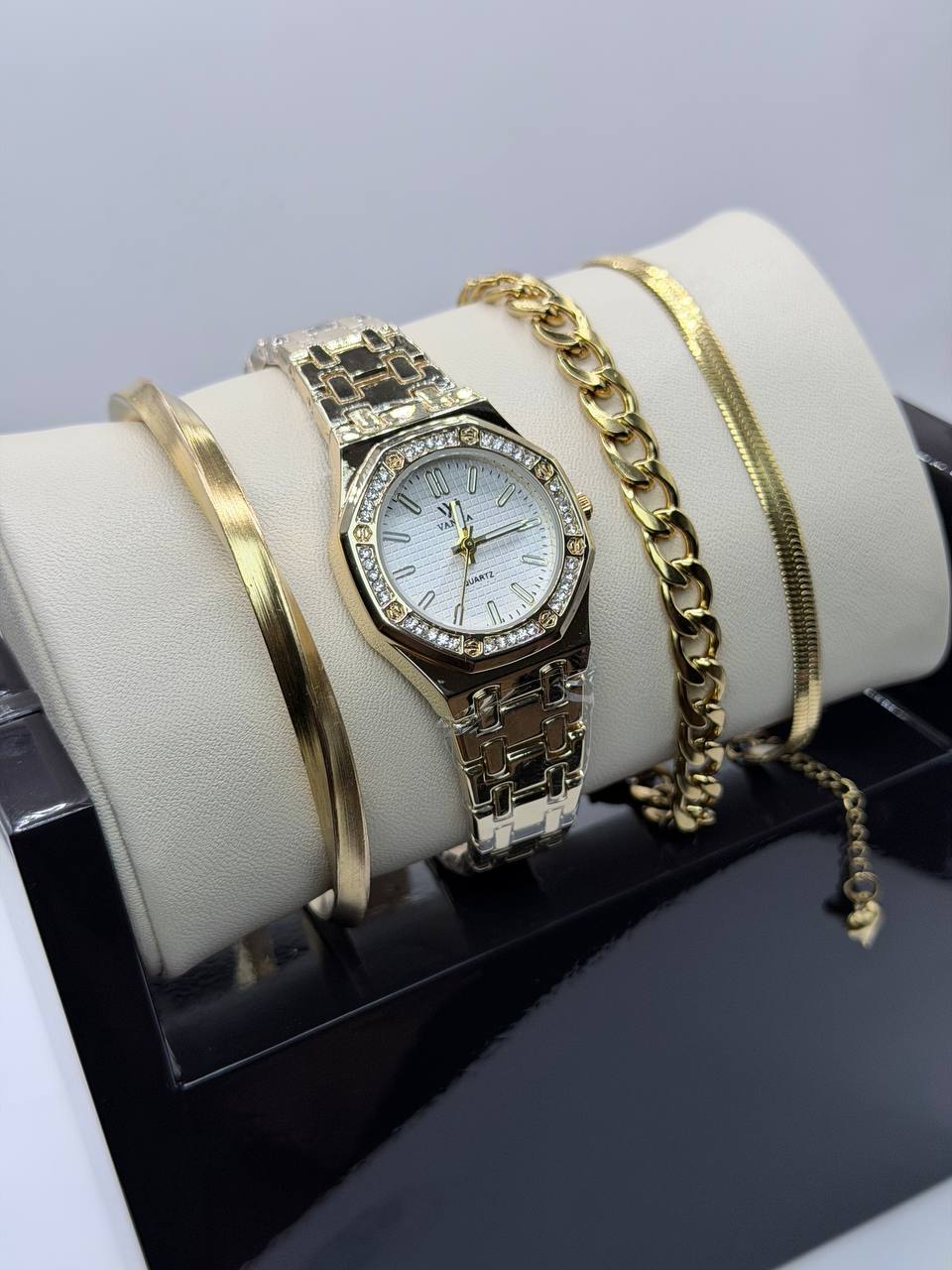 زنانه برند وانما شرکتی واشر دار به همراه سه عدد دستبند زیبا