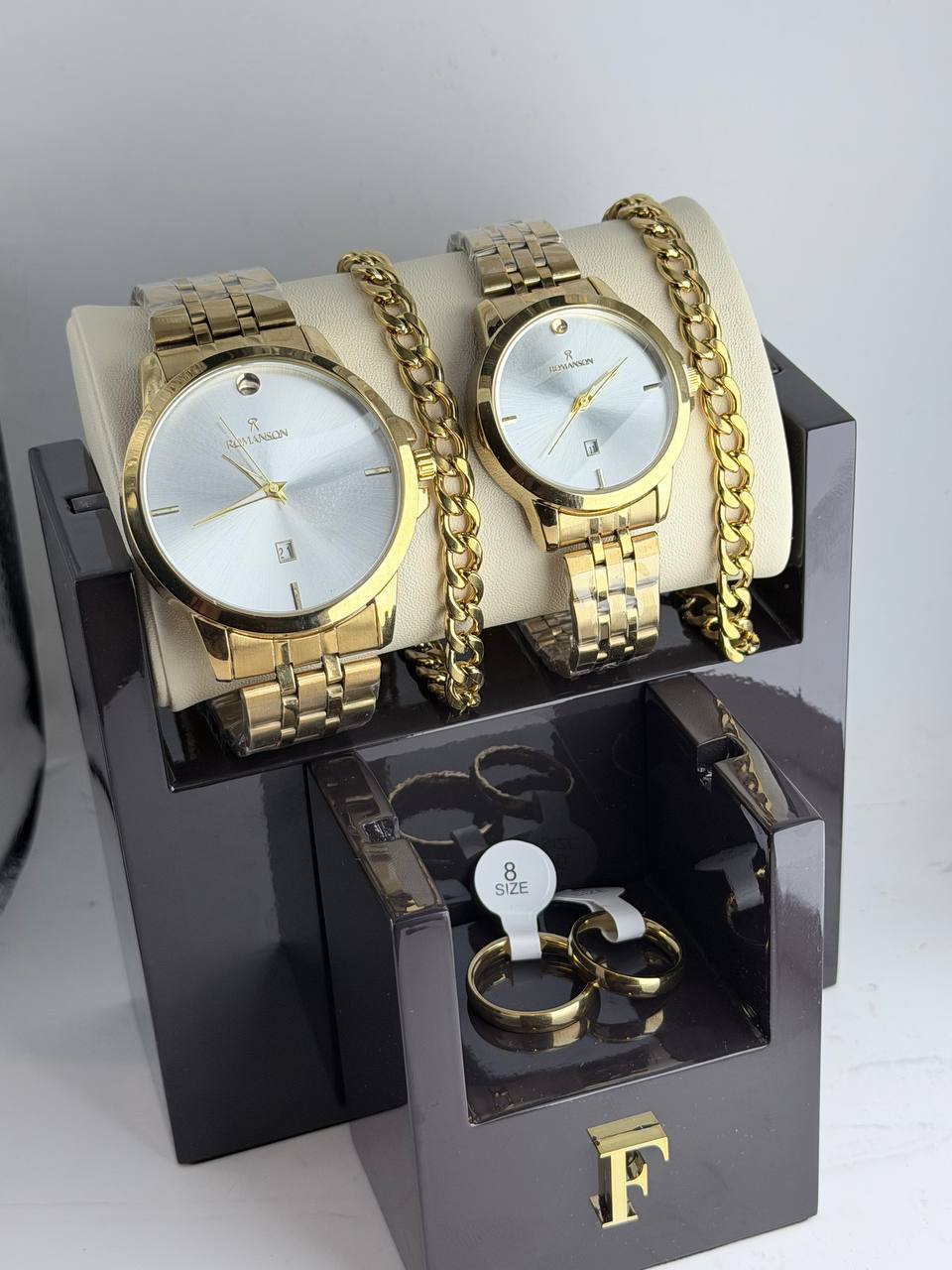 ست ساعت زنانه و مردانه به همراه دستبند و حلقه خاص رنگ طلایی