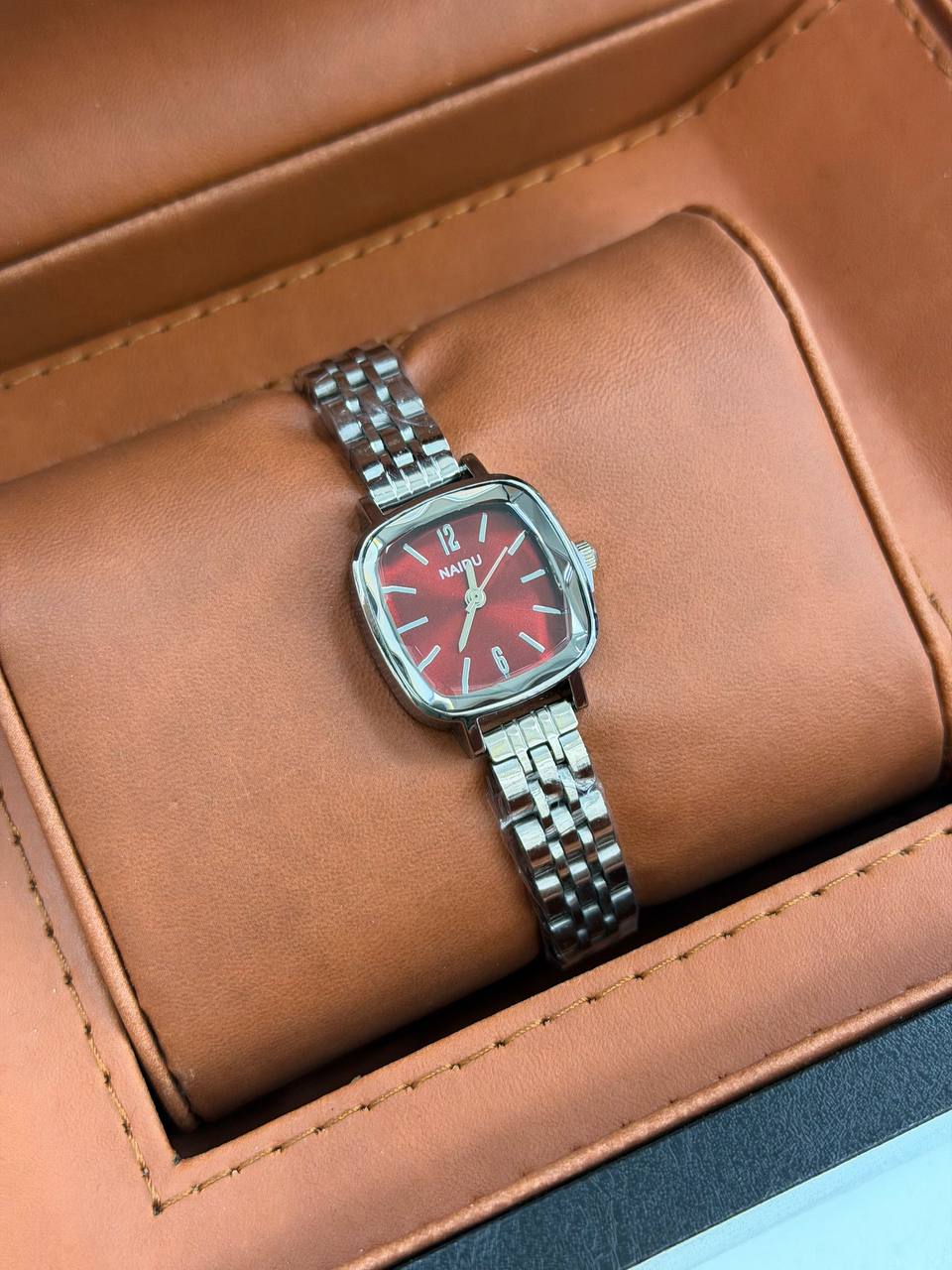 ساعت زنانه نایدو فلزی مربع شیشه الماسی تراش خورده در پنج رنگ