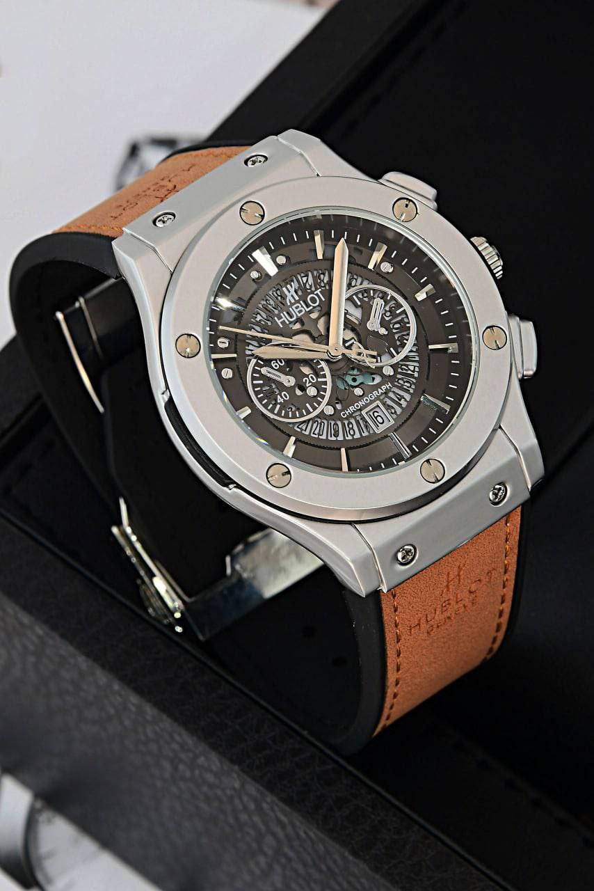 💫Hublotساعت مردانه  موتور باکیفیت دارای روزشمار قاب استیل مات با طراحی خاص  قطر صفحه ۴/۵ سانت قفل کلیپسی