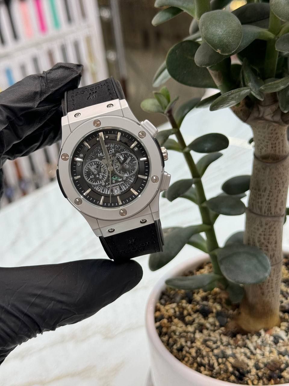 💫Hublotساعت مردانه  موتور باکیفیت دارای روزشمار قاب استیل مات با طراحی خاص  قطر صفحه ۴/۵ سانت قفل کلیپسی