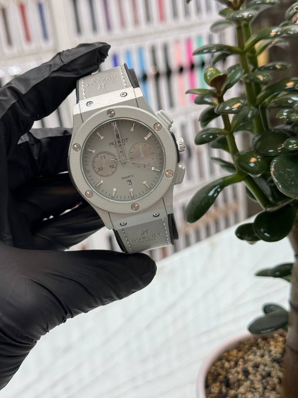 💫Hublotساعت مردانه  موتور باکیفیت دارای روزشمار قاب استیل مات با طراحی خاص  قطر صفحه ۴/۵ سانت قفل کلیپسی