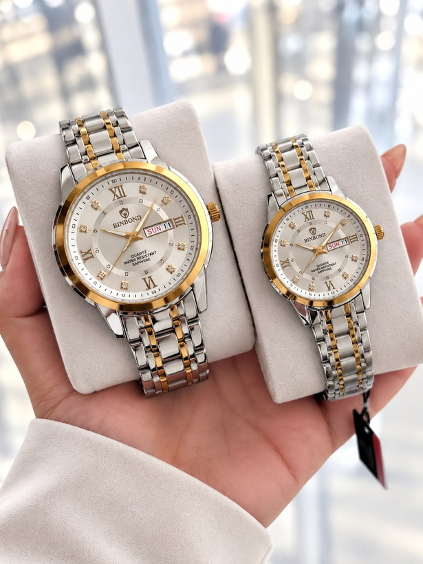 ست ساعت⌚️بین باند مدلی نو برندشرکتی دارای روز شمار ایام هفته بند استیل فولاد شیشه سافایر شب نما قفل دو پروانه موتور کوارتز